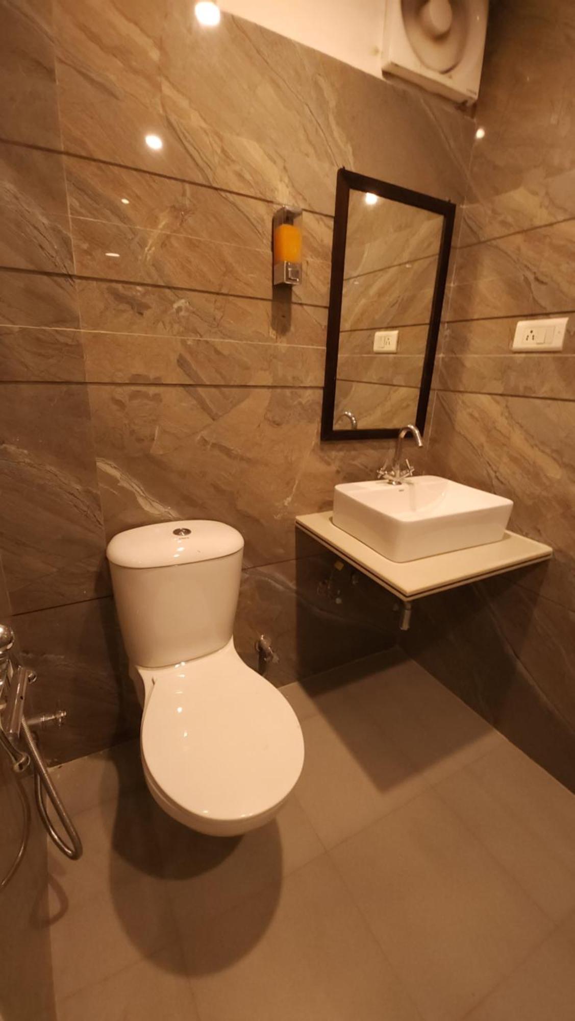 Hotel Vrs Inns Chandigarh Bagian luar foto