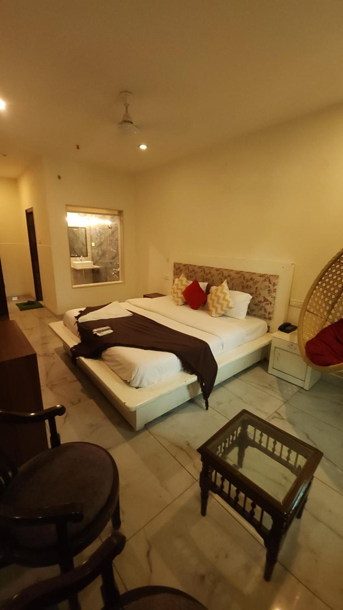 Hotel Vrs Inns Chandigarh Bagian luar foto