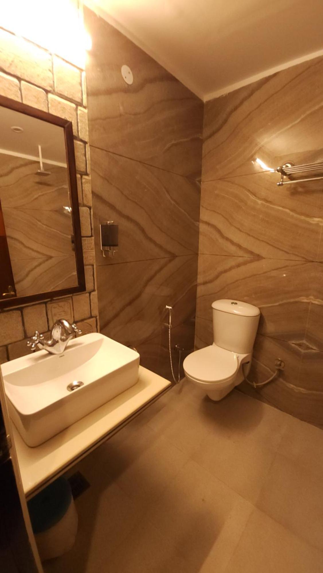 Hotel Vrs Inns Chandigarh Bagian luar foto