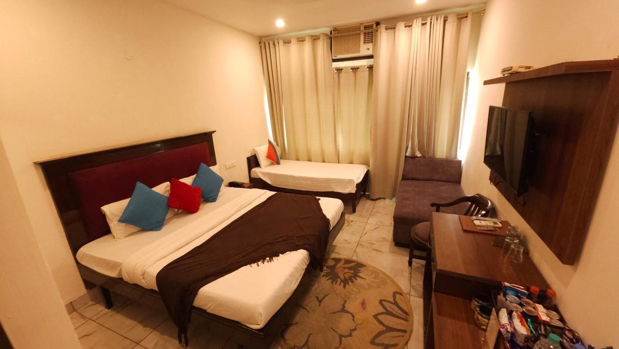 Hotel Vrs Inns Chandigarh Bagian luar foto