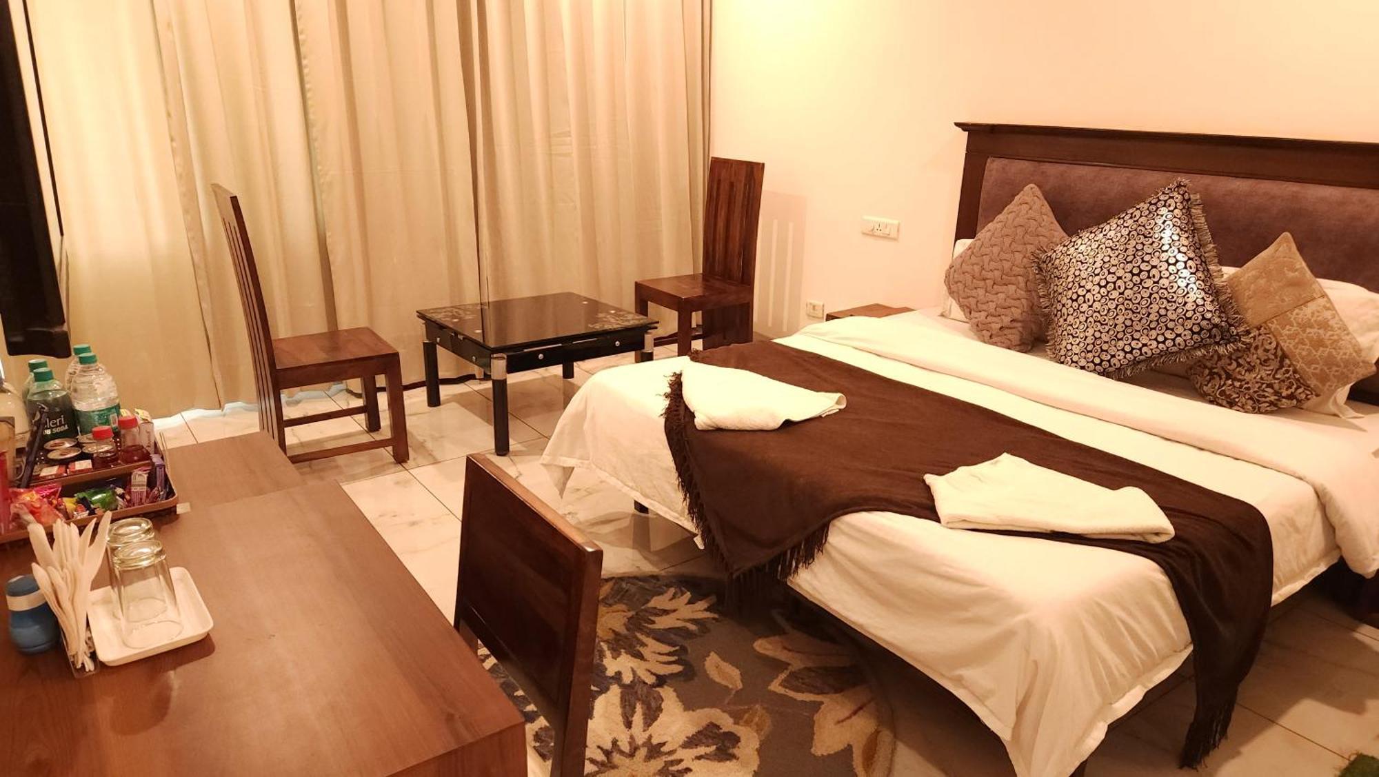 Hotel Vrs Inns Chandigarh Bagian luar foto